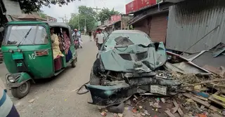সিরাজগঞ্জে প্রাইভেটকার নিয়ন্ত্রণ হারিয়ে দোকানে ধাক্কা, নিহত ১